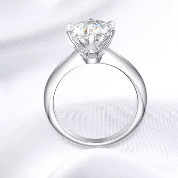 GRA Certified 2 CT Moissanite Ring VVS1 Lab Diamond Solitaire 18K Ring - Picture 2 of 7
